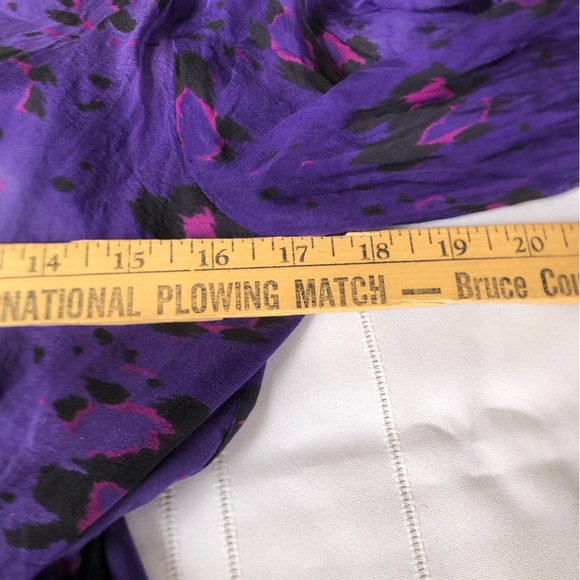 ARYN K Deep V Patterned Silk Top - Picture 10 of 14